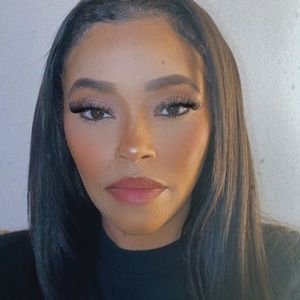 Meet your Posher, Alicia